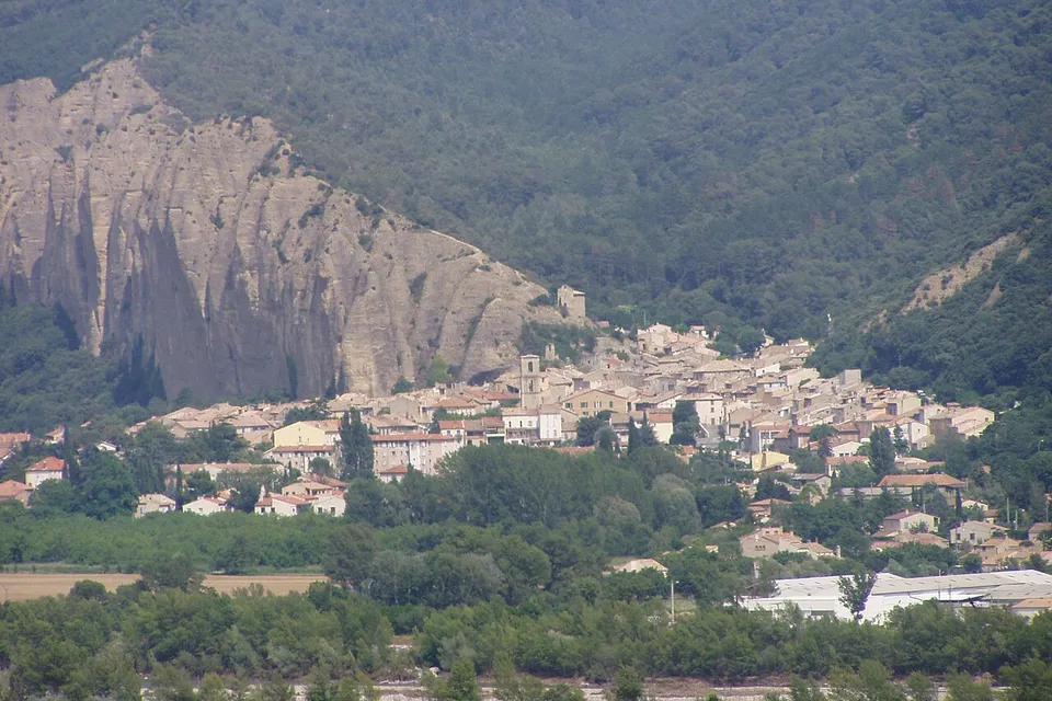 Les Mées