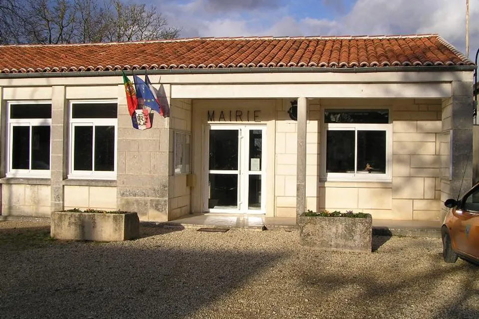 Saint-Même-les-Carrières