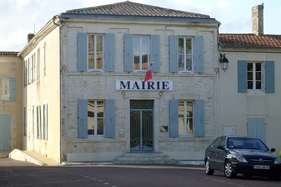 Saint-Just-Luzac