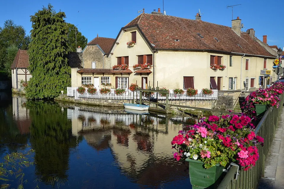 Mirebeau-sur-Bèze