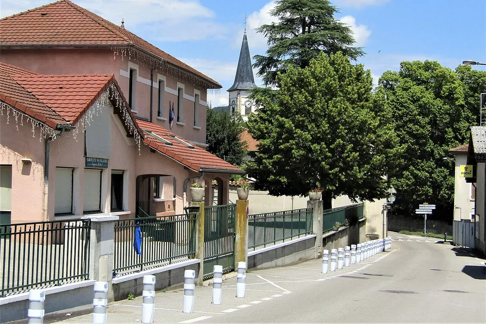 Sérézin-de-la-Tour