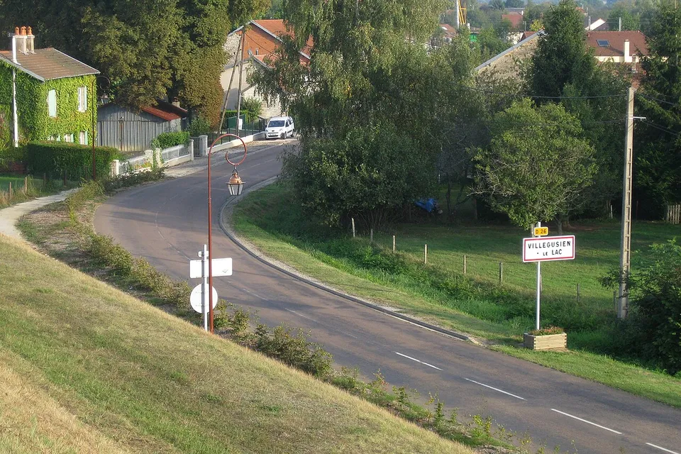 Villegusien-le-Lac